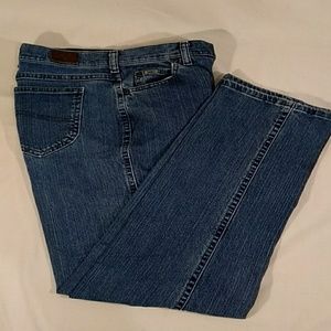 Lee relaxed straight leg at the waist